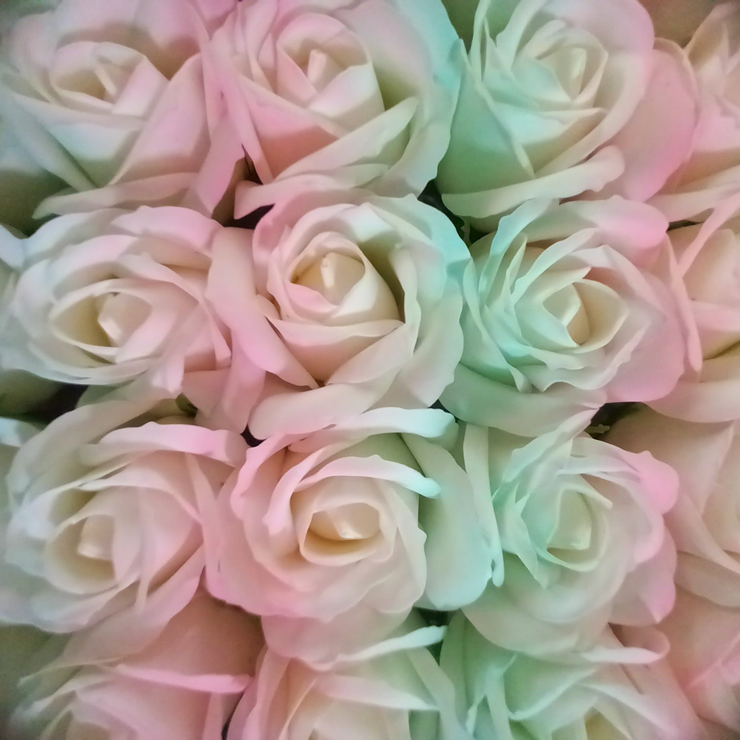 Rosas de sabão perfumadas 5*6,5cm cor branca com tons rosados e esverdeados