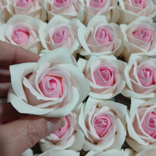 Rosas de sabão perfumadas 5*6,5cm aprox bege e rosa