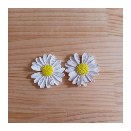 Margarida em gesso perfumado com botão pintado amarelo