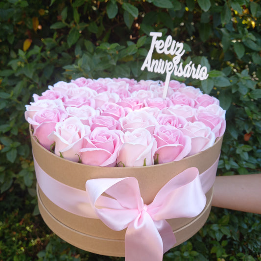 Caixa com rosas de sabão aniversário