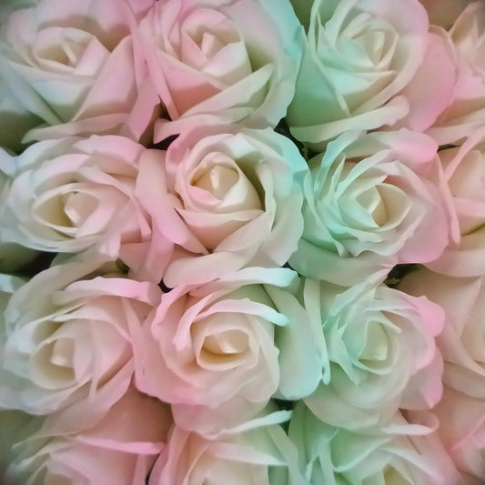 Rosas de sabão perfumadas 5*6,5cm cor branca com tons rosados e esverdeados